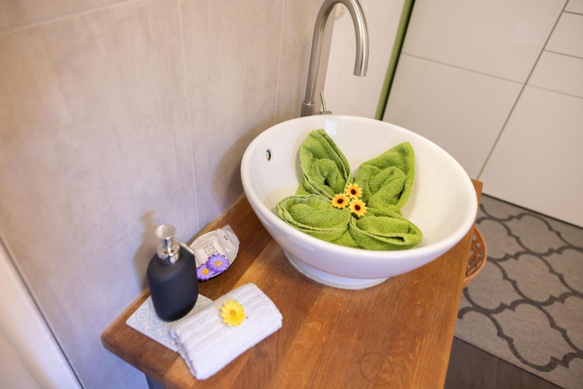 Ideal Fuer Kurze Aufenthalte - Gemuetliches 1-Zimmer-Apartment Adelsdorf Kültér fotó